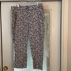 Tommy Bahama Black and White Leaf Print Cropped Pants